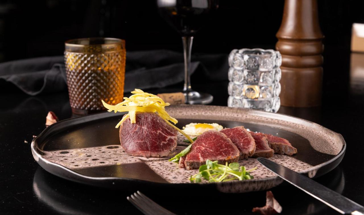 포우사다 드 리스보아 - 스몰 럭셔리 호텔 오브 더 월드 리스본 외부 사진 A steak prepared sous-vide